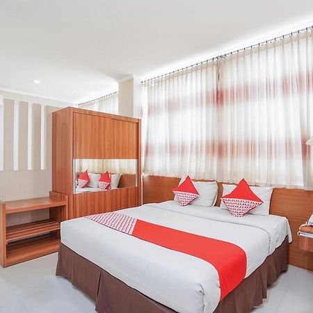 Maumu Hotel & Lounge Surabaya Exteriör bild