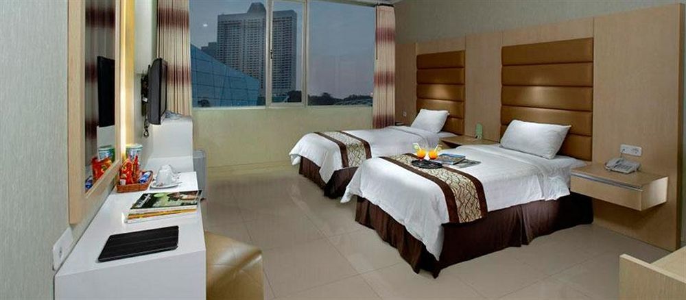 Maumu Hotel & Lounge Surabaya Exteriör bild