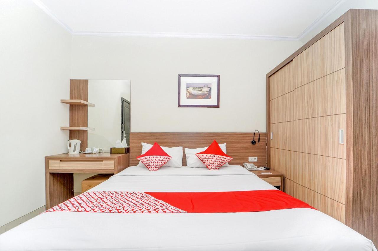 Maumu Hotel & Lounge Surabaya Exteriör bild