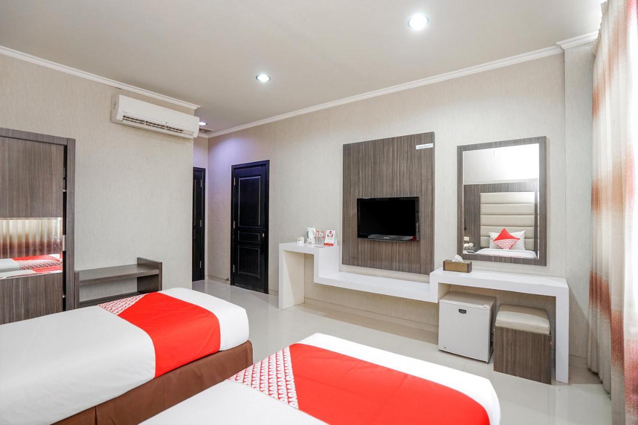 Maumu Hotel & Lounge Surabaya Exteriör bild