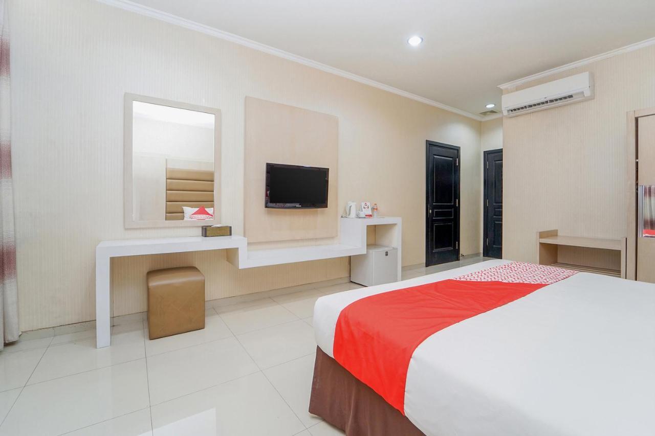Maumu Hotel & Lounge Surabaya Exteriör bild
