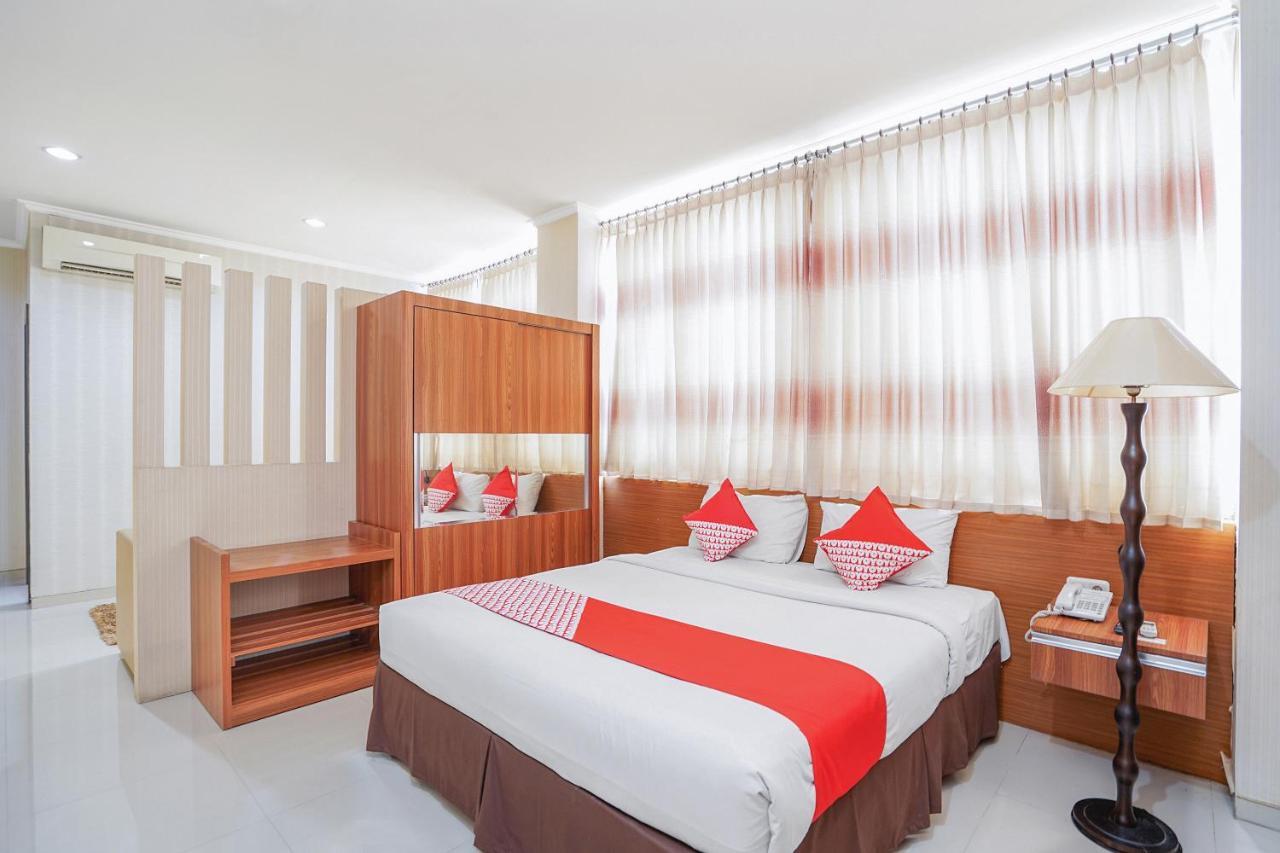 Maumu Hotel & Lounge Surabaya Exteriör bild