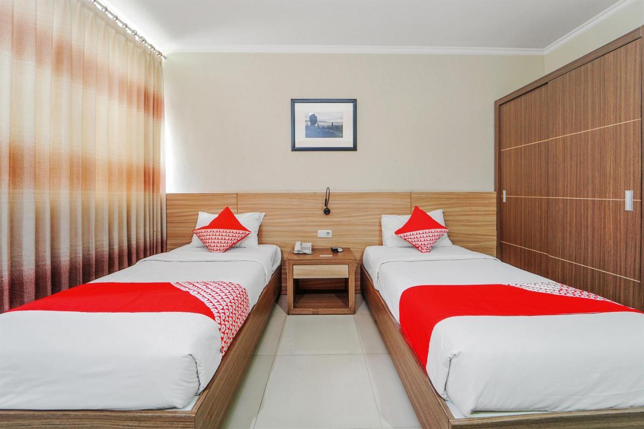 Maumu Hotel & Lounge Surabaya Exteriör bild