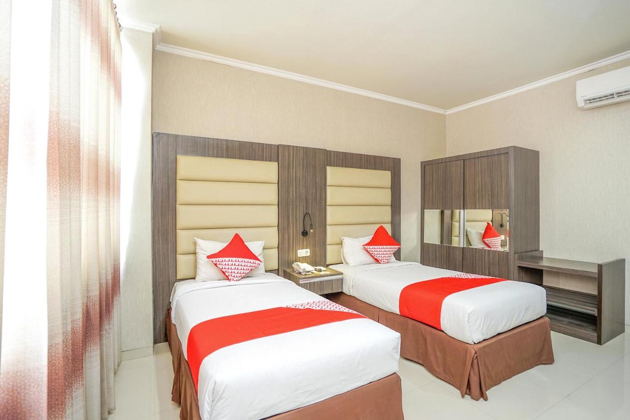 Maumu Hotel & Lounge Surabaya Exteriör bild
