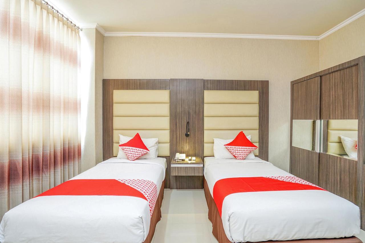 Maumu Hotel & Lounge Surabaya Exteriör bild